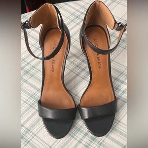 Lucky Brand strappy sandals size 7.5